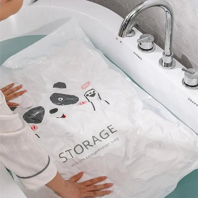 Komprimeringspose med pumpe: Spar 80 % plass