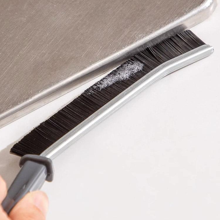 Cleaning brush – For deep cleaning hard-to-reach areas 